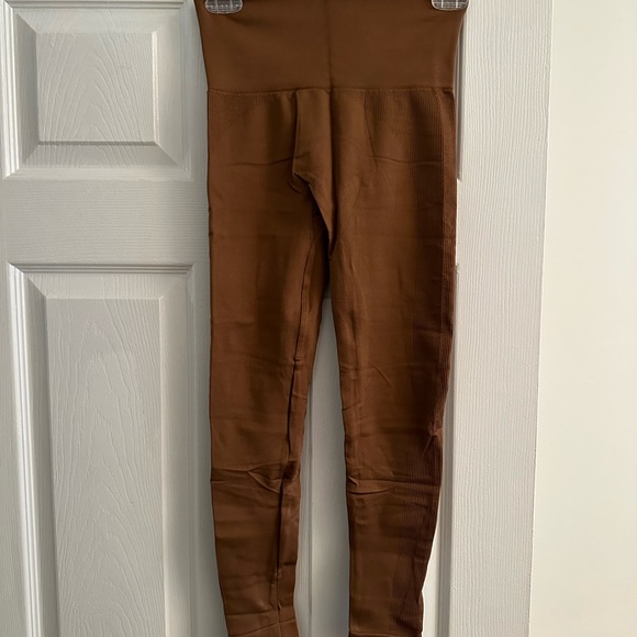 Set Active Sculptflex Leggings and Sportsbra in Penny - Picture 2 of 4